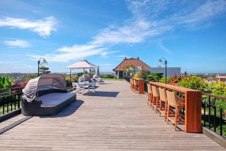 Sky Lounge at The Rooftop © Jambuluwuk Hotels and Resorts